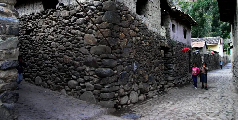 Ollantaytambo Inca town - Koa Expeditions